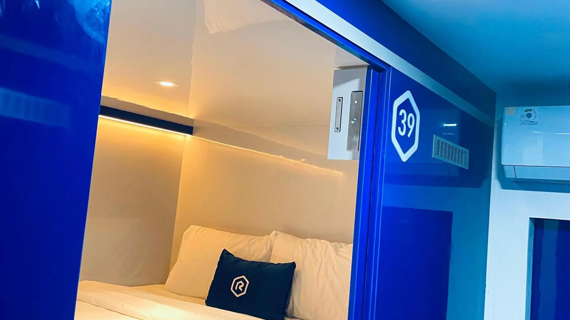 Hotel Rosalyne Sleepbox Denpasar Bali Seminyak