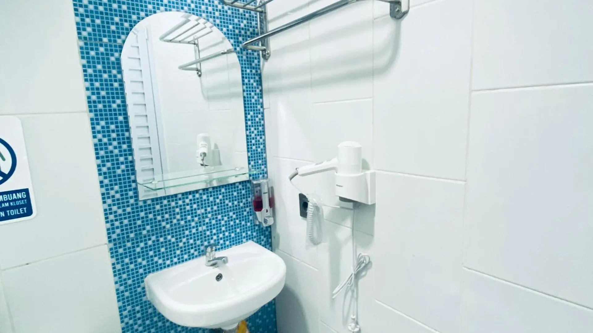 Rosalyne Sleepbox Denpasar Bali Hotel Seminyak  Capsule hotel Seminyak (Bali)