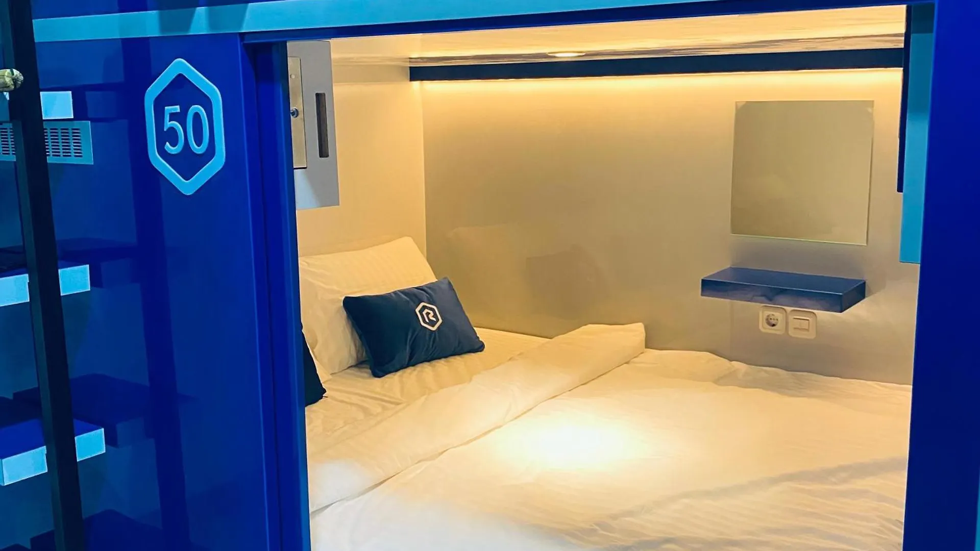 Rosalyne Sleepbox Denpasar Bali Hotel Seminyak