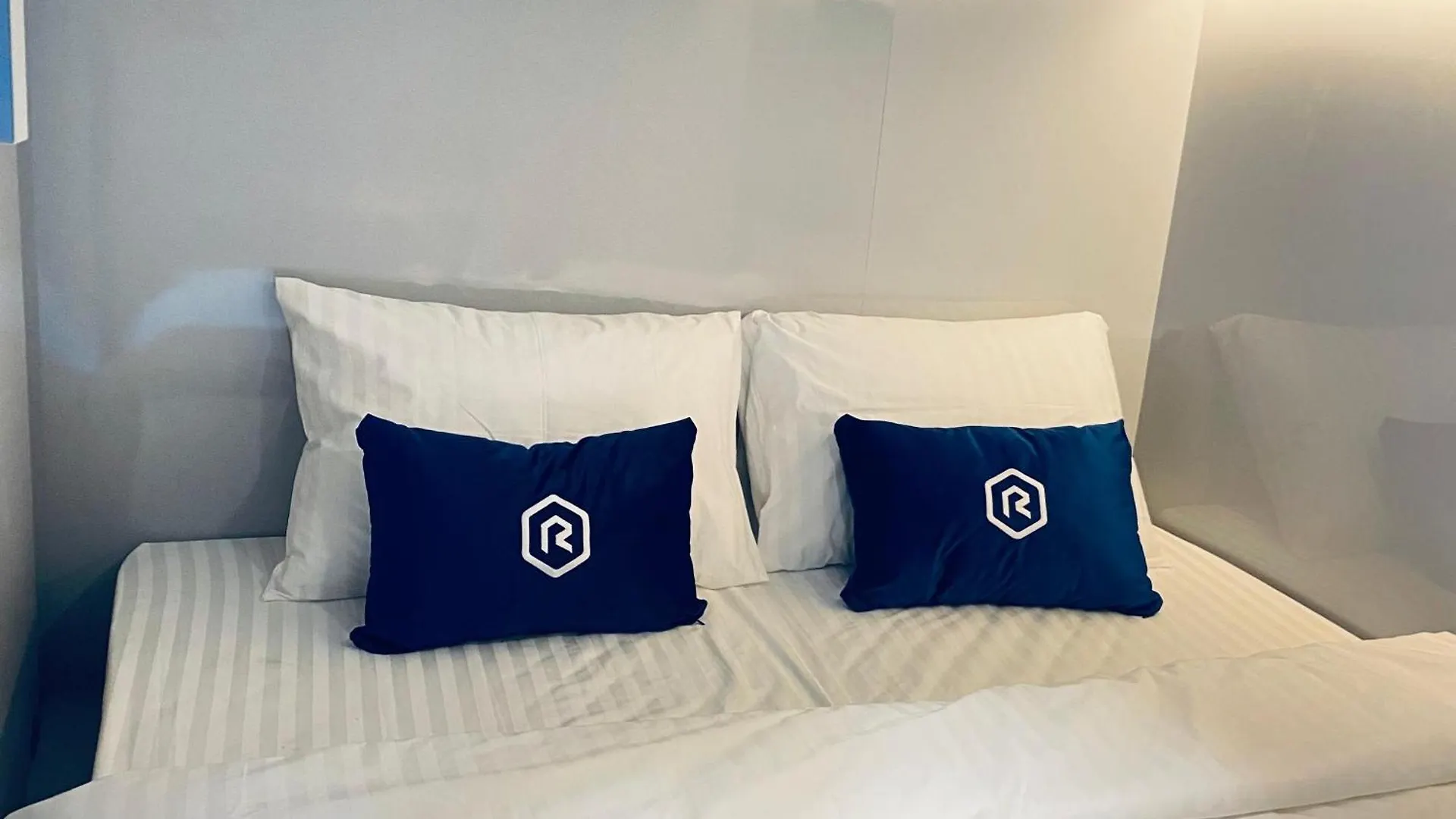 Rosalyne Sleepbox Denpasar Bali Hotel Seminyak 0*,  Indonesië