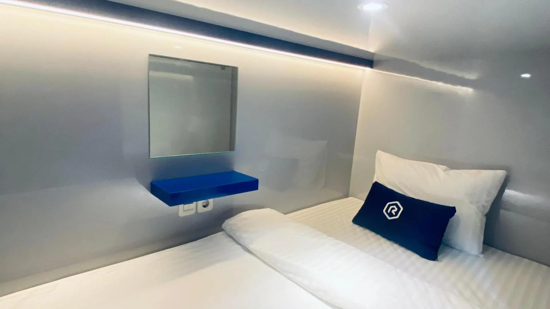 Capsulehotel Rosalyne Sleepbox Denpasar Bali Hotel Seminyak