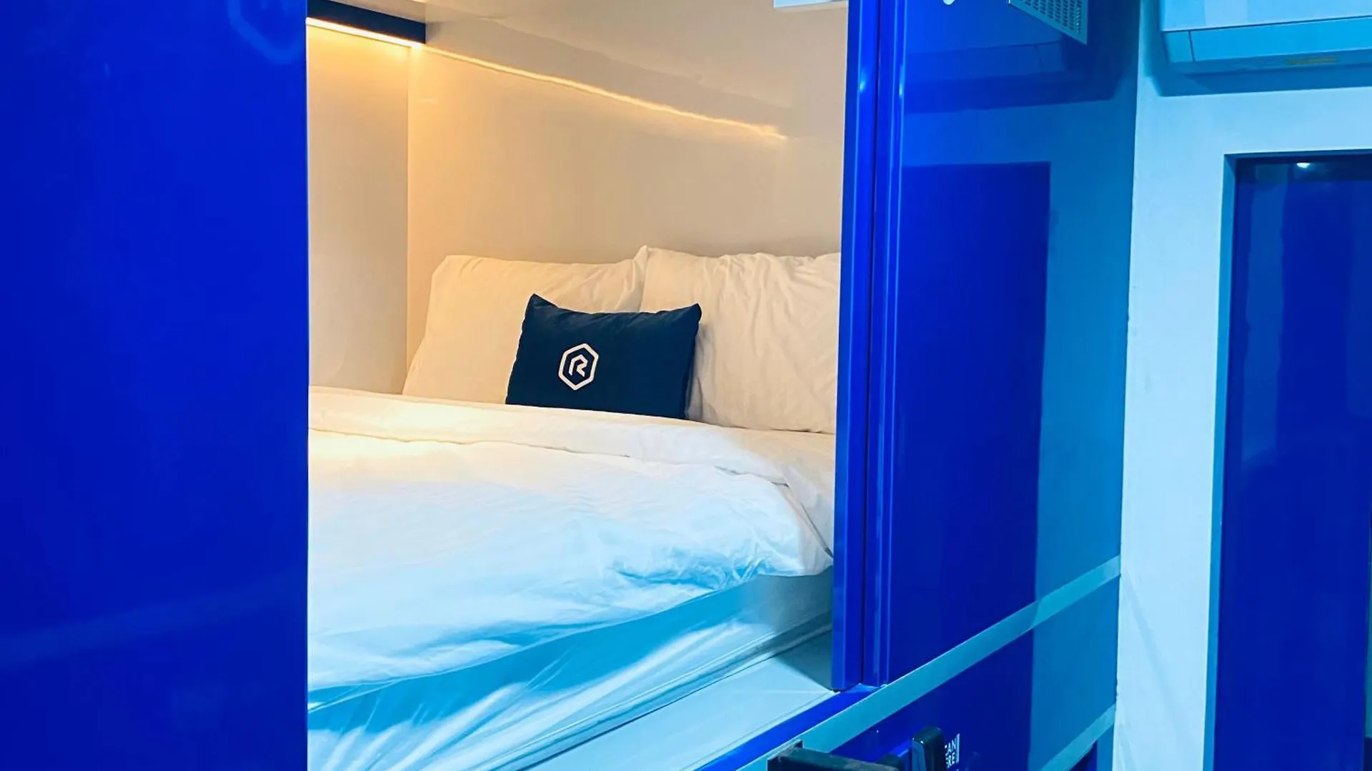 Rosalyne Sleepbox Denpasar Bali Hotel Seminyak
